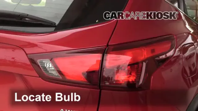 2017 Nissan Rogue Sport SL 2.0L 4 Cyl. Éclairage Feux de marche arrière (remplacer une ampoule)